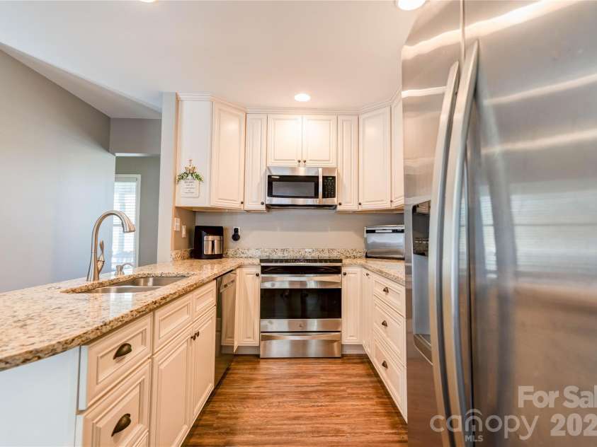 123 Creekside Drive, Shelby, NC 28152.  MLS# CAR4364851, YatesRealty ID 12826. Kitchen
