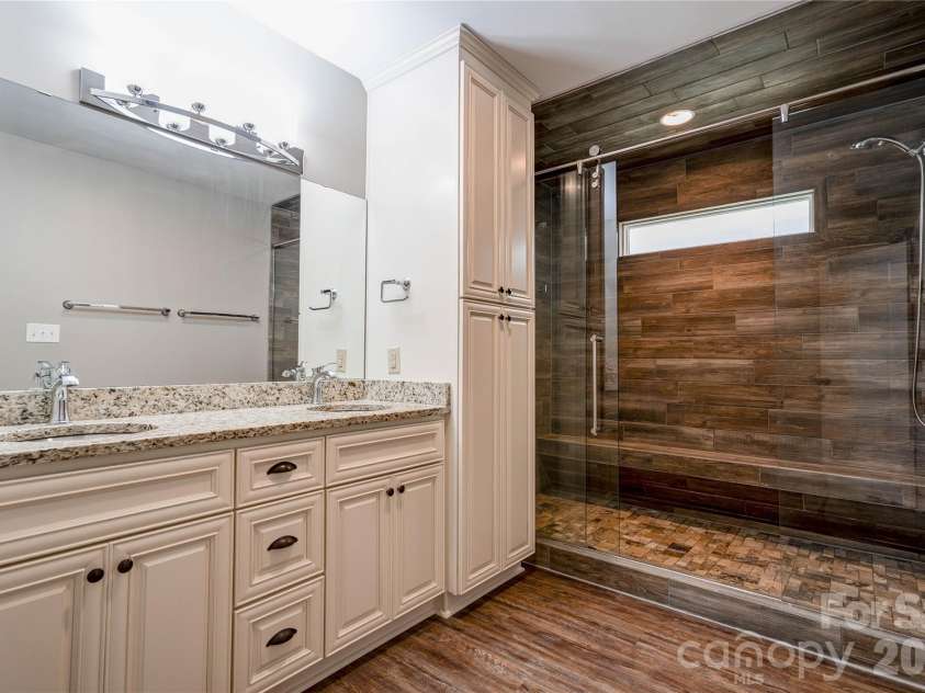 123 Creekside Drive, Shelby, NC 28152.  MLS# CAR4364851, YatesRealty ID 12826. Primary Bath