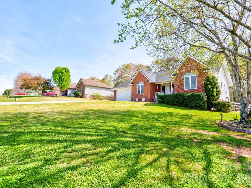 123 Creekside Drive, Shelby, NC 28152.  MLS# CAR4364851, YatesRealty ID 12826. Side Yard View