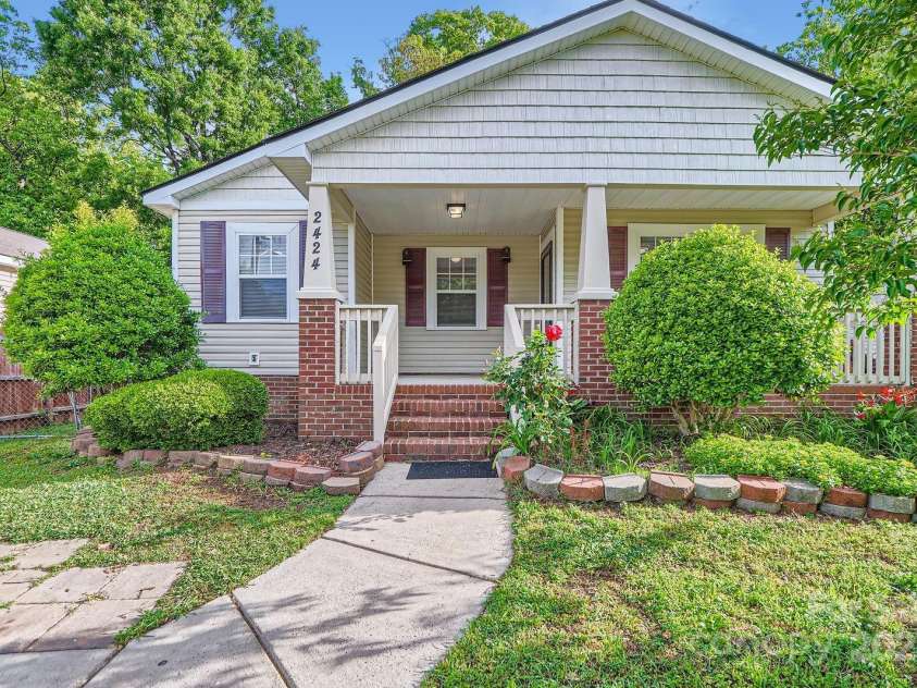 2424 Pitts Drive, Charlotte, NC 28216.  MLS# CAR4253612, YatesRealty ID 12826. 