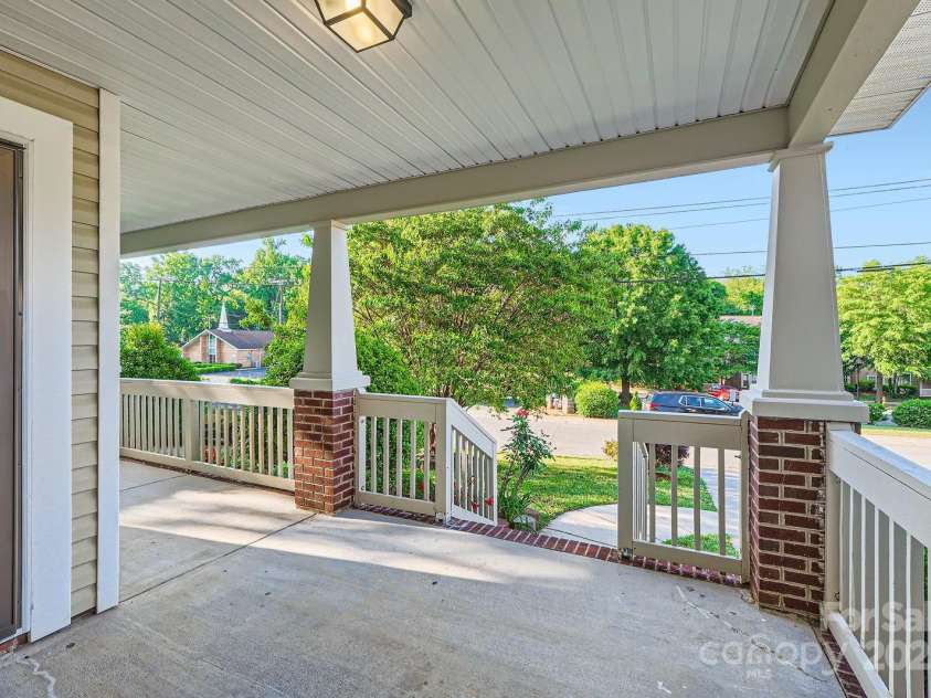 2424 Pitts Drive, Charlotte, NC 28216.  MLS# CAR4253612, YatesRealty ID 12826. 