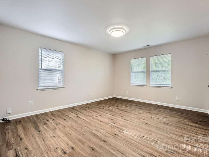 2424 Pitts Drive, Charlotte, NC 28216.  MLS# CAR4253612, YatesRealty ID 12826. 