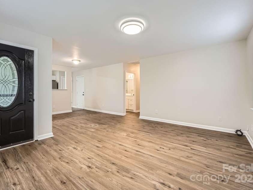 2424 Pitts Drive, Charlotte, NC 28216.  MLS# CAR4253612, YatesRealty ID 12826. 