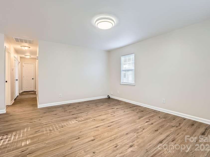 2424 Pitts Drive, Charlotte, NC 28216.  MLS# CAR4253612, YatesRealty ID 12826. 