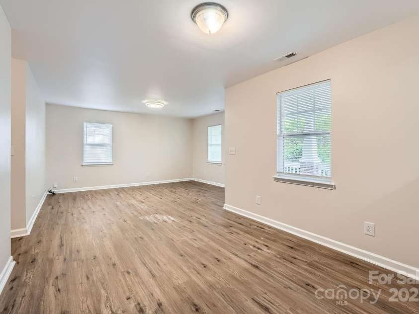 2424 Pitts Drive, Charlotte, NC 28216.  MLS# CAR4253612, YatesRealty ID 12826. 
