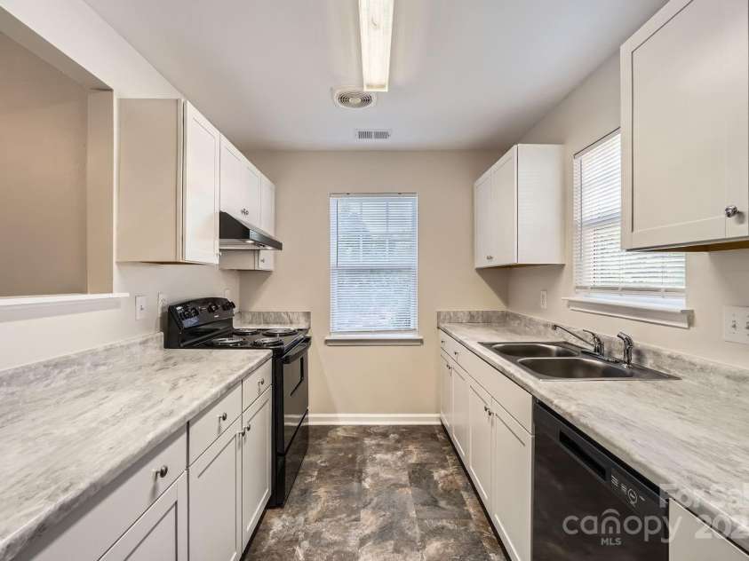 2424 Pitts Drive, Charlotte, NC 28216.  MLS# CAR4253612, YatesRealty ID 12826. 