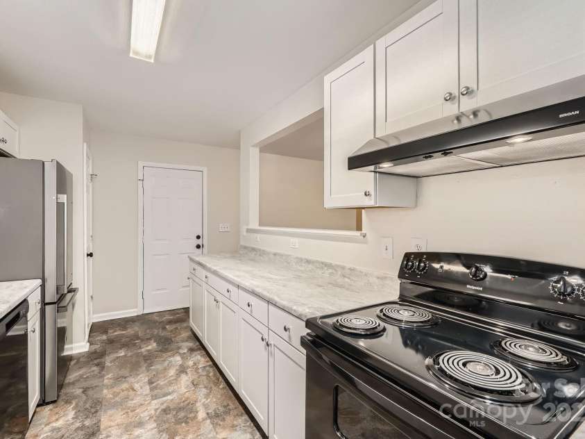 2424 Pitts Drive, Charlotte, NC 28216.  MLS# CAR4253612, YatesRealty ID 12826. 