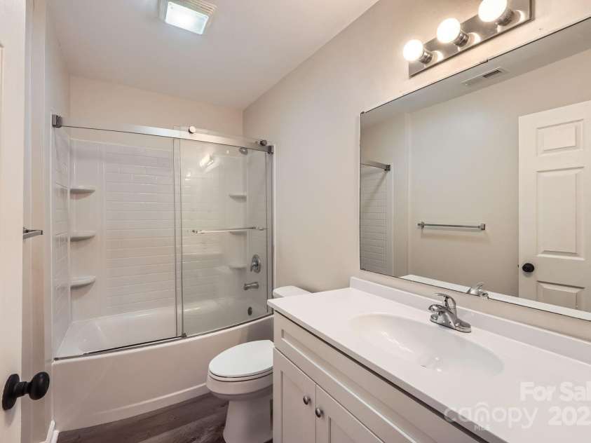 2424 Pitts Drive, Charlotte, NC 28216.  MLS# CAR4253612, YatesRealty ID 12826. 