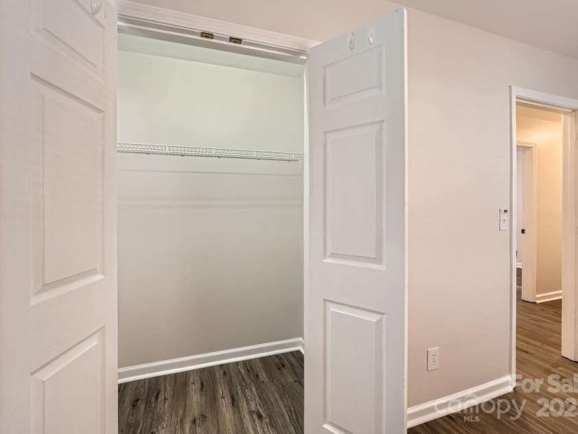 2424 Pitts Drive, Charlotte, NC 28216.  MLS# CAR4253612, YatesRealty ID 12826. 