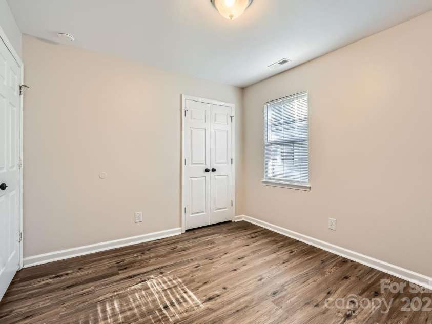 2424 Pitts Drive, Charlotte, NC 28216.  MLS# CAR4253612, YatesRealty ID 12826. 