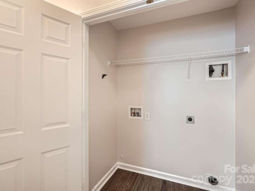 2424 Pitts Drive, Charlotte, NC 28216.  MLS# CAR4253612, YatesRealty ID 12826. 