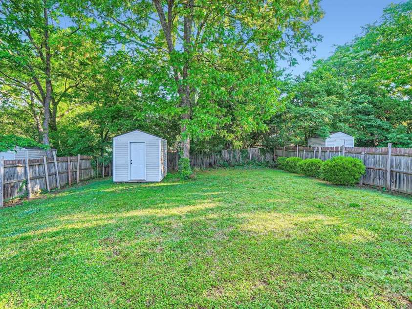 2424 Pitts Drive, Charlotte, NC 28216.  MLS# CAR4253612, YatesRealty ID 12826. 