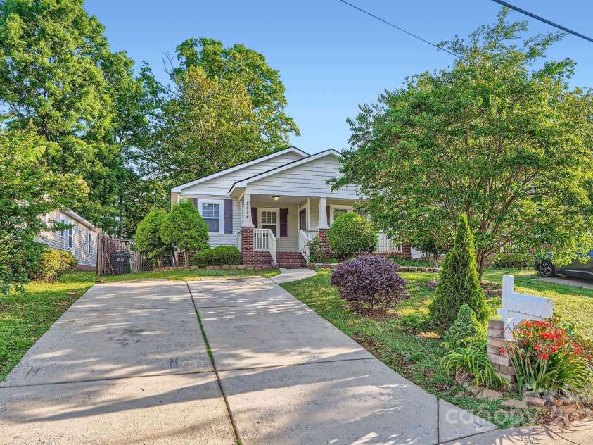 2424 Pitts Drive, Charlotte, NC 28216.  MLS# CAR4253612, YatesRealty ID 12826. 
