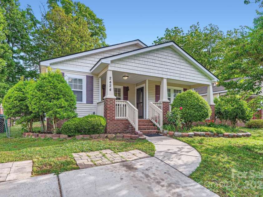 2424 Pitts Drive, Charlotte, NC 28216.  MLS# CAR4253612, YatesRealty ID 12826. 