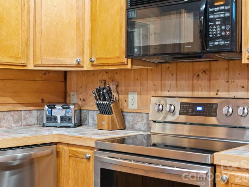 173 Mistletoe Park, Lake Lure, NC 28746.  MLS# CAR4364137, YatesRealty ID 12827. 