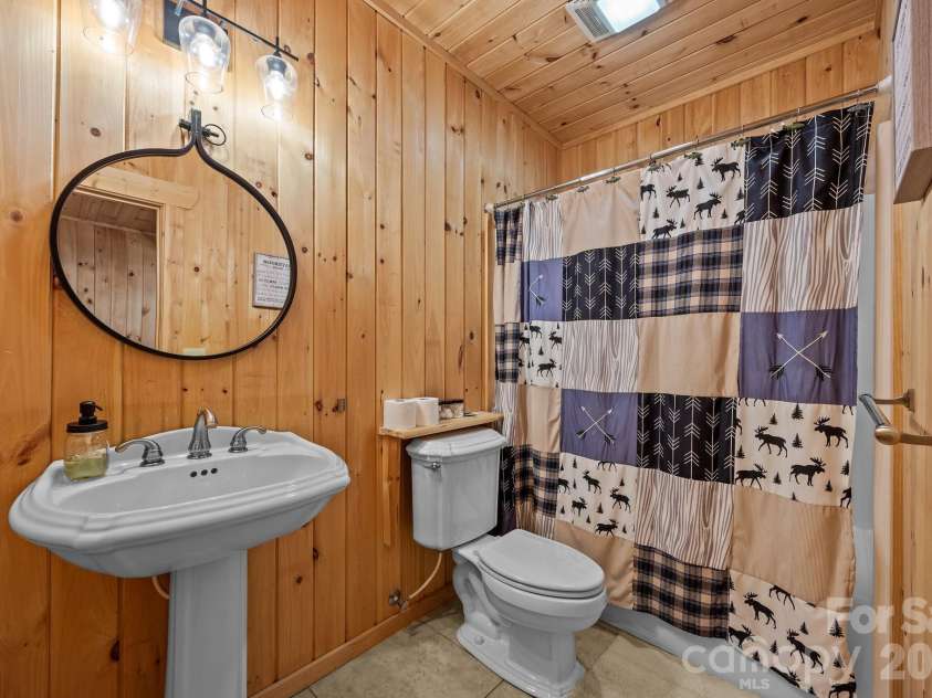 173 Mistletoe Park, Lake Lure, NC 28746.  MLS# CAR4364137, YatesRealty ID 12827. 