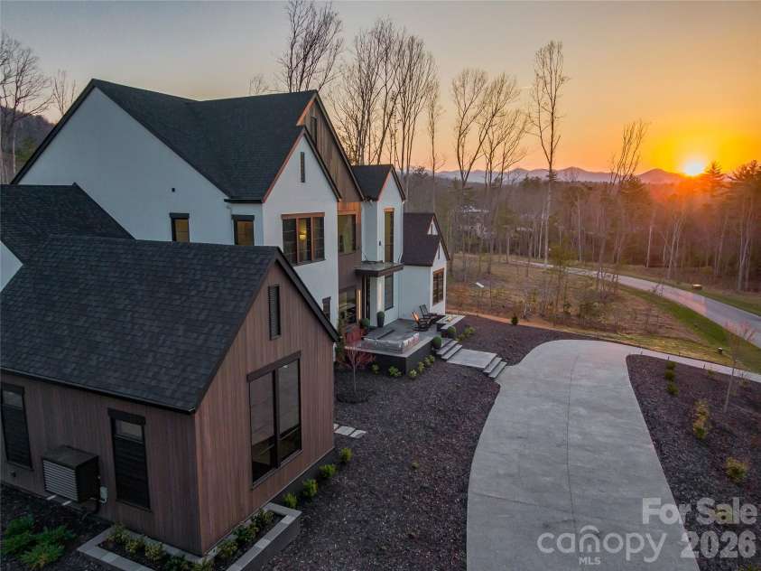 361 Belle Isle Way, Asheville, NC 28803.  MLS# CAR4368503, YatesRealty ID 12828. 