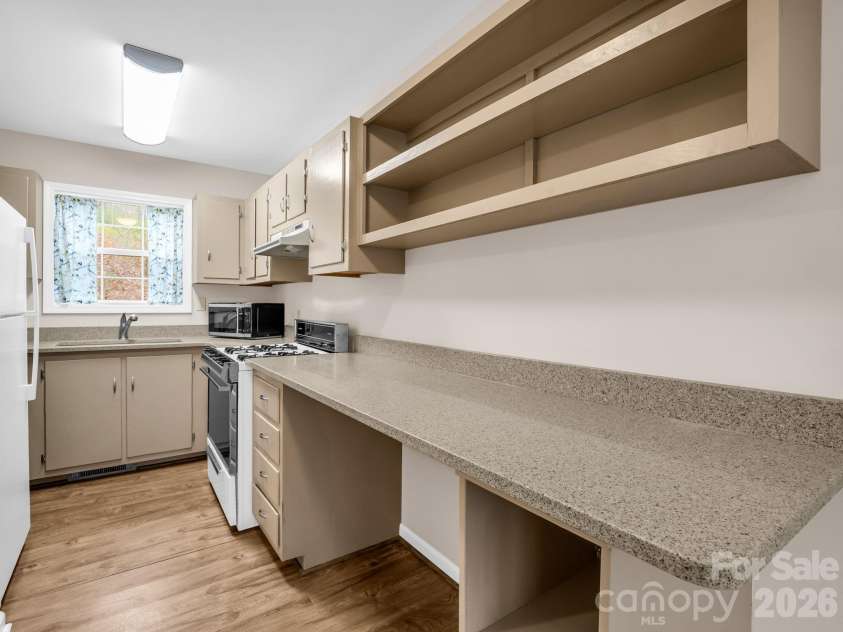 38 Renea Drive, Brevard, NC 28712.  MLS# CAR4325098, YatesRealty ID 1283. 