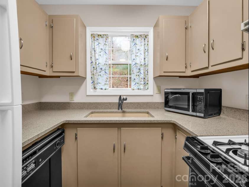 38 Renea Drive, Brevard, NC 28712.  MLS# CAR4325098, YatesRealty ID 1283. 