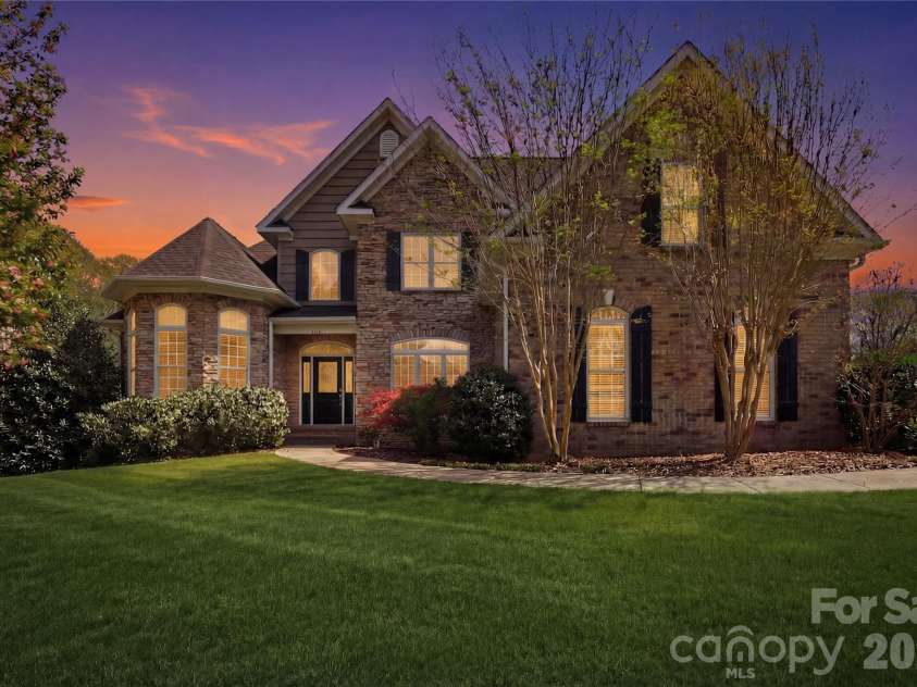 3052 17th Street Court, Hickory, NC 28601.  MLS# CAR4364517, YatesRealty ID 12830. 