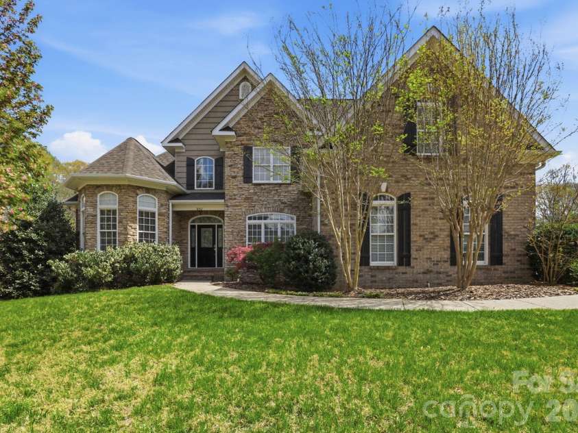 3052 17th Street Court, Hickory, NC 28601.  MLS# CAR4364517, YatesRealty ID 12830. 