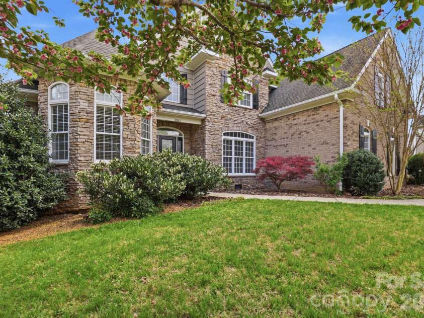 3052 17th Street Court, Hickory, NC 28601.  MLS# CAR4364517, YatesRealty ID 12830. 