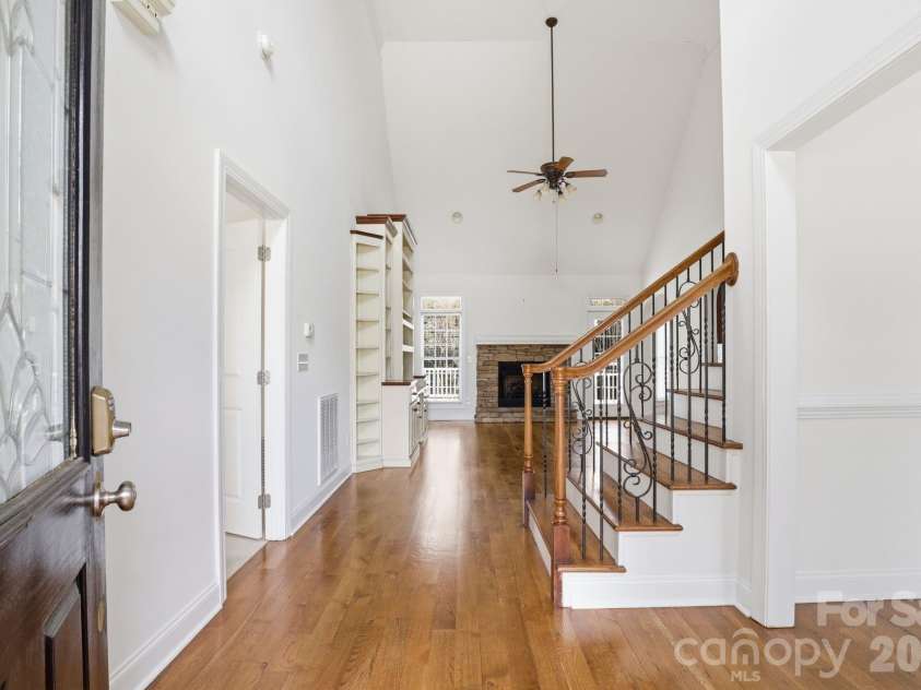 3052 17th Street Court, Hickory, NC 28601.  MLS# CAR4364517, YatesRealty ID 12830. 