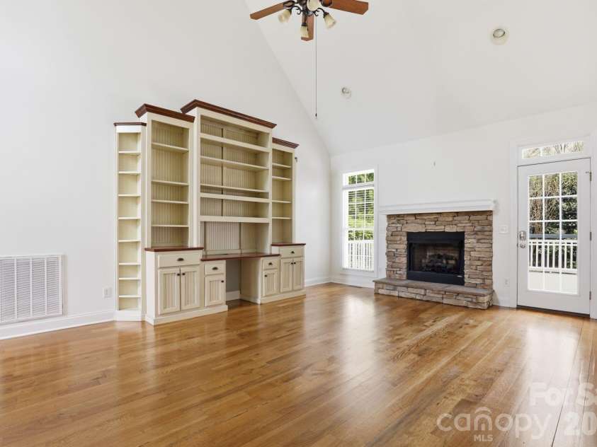 3052 17th Street Court, Hickory, NC 28601.  MLS# CAR4364517, YatesRealty ID 12830. 