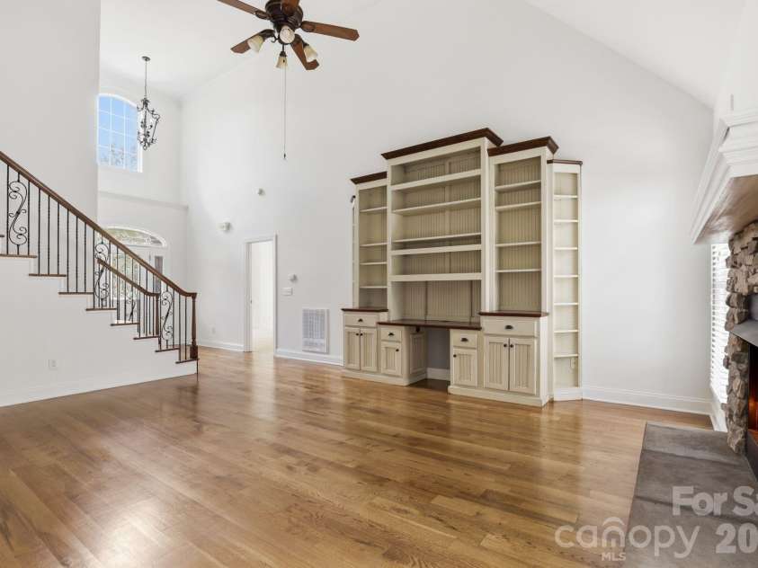 3052 17th Street Court, Hickory, NC 28601.  MLS# CAR4364517, YatesRealty ID 12830. 