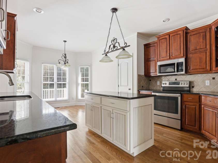 3052 17th Street Court, Hickory, NC 28601.  MLS# CAR4364517, YatesRealty ID 12830. 