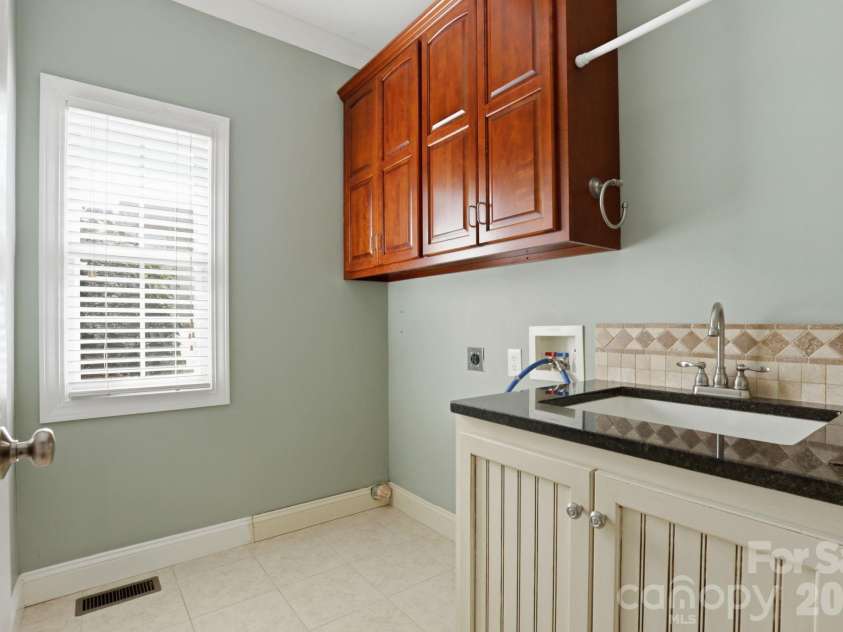 3052 17th Street Court, Hickory, NC 28601.  MLS# CAR4364517, YatesRealty ID 12830. 