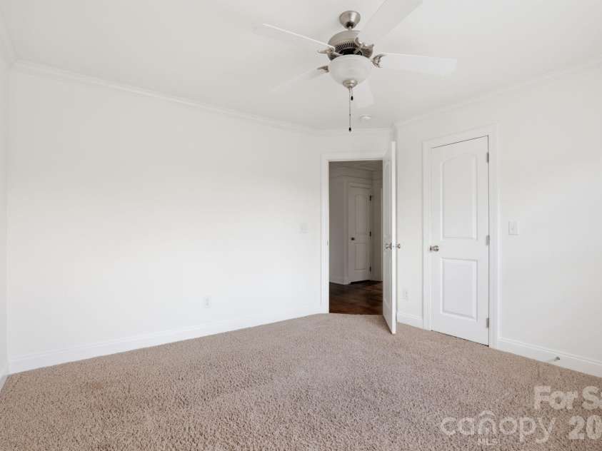 3052 17th Street Court, Hickory, NC 28601.  MLS# CAR4364517, YatesRealty ID 12830. 