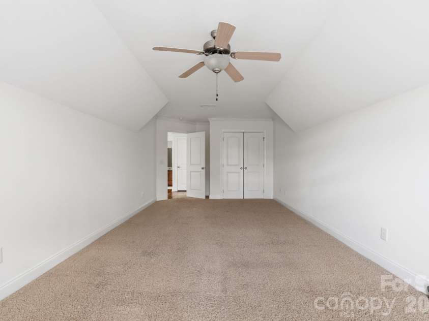 3052 17th Street Court, Hickory, NC 28601.  MLS# CAR4364517, YatesRealty ID 12830. 