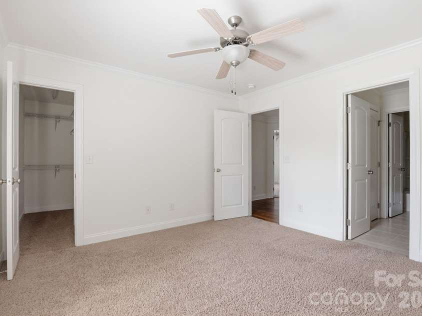 3052 17th Street Court, Hickory, NC 28601.  MLS# CAR4364517, YatesRealty ID 12830. 