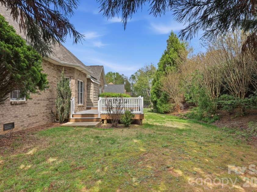 3052 17th Street Court, Hickory, NC 28601.  MLS# CAR4364517, YatesRealty ID 12830. 