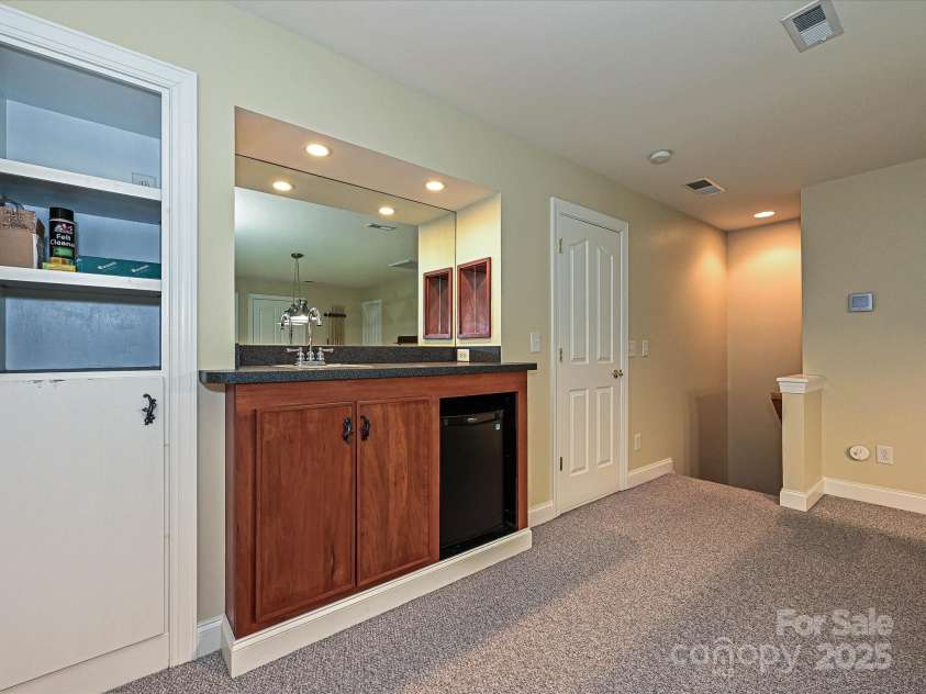 6144 Abergele Lane, Matthews, NC 28104.  MLS# CAR4241009, YatesRealty ID 12831. 