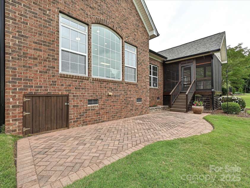 6144 Abergele Lane, Matthews, NC 28104.  MLS# CAR4241009, YatesRealty ID 12831. 