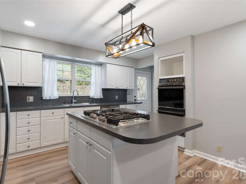 177 Country Road, Brevard, NC 28712.  MLS# CAR4331817, YatesRealty ID 12832. 
