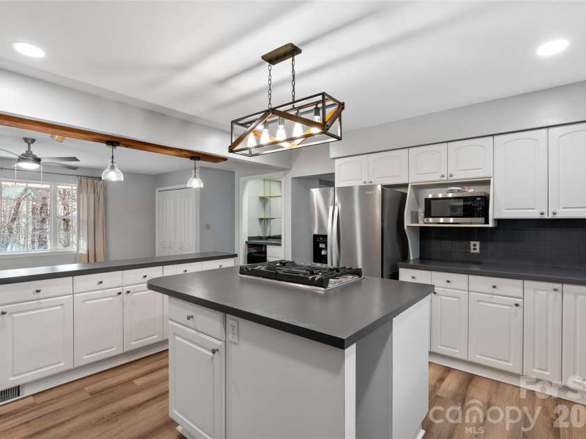 177 Country Road, Brevard, NC 28712.  MLS# CAR4331817, YatesRealty ID 12832. 
