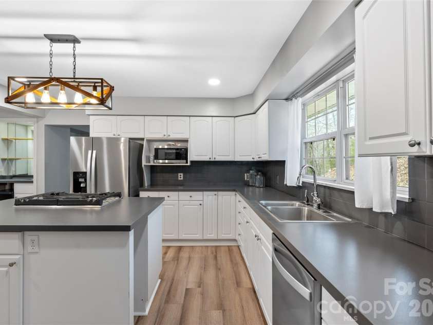 177 Country Road, Brevard, NC 28712.  MLS# CAR4331817, YatesRealty ID 12832. 