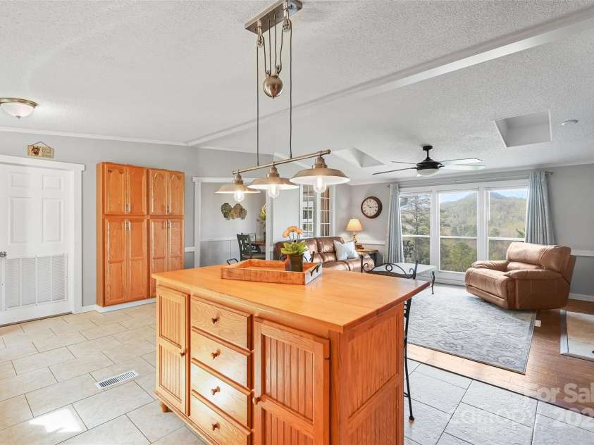 89 Mount Airy Road, Marshall, NC 28753.  MLS# CAR4248470, YatesRealty ID 12832. 