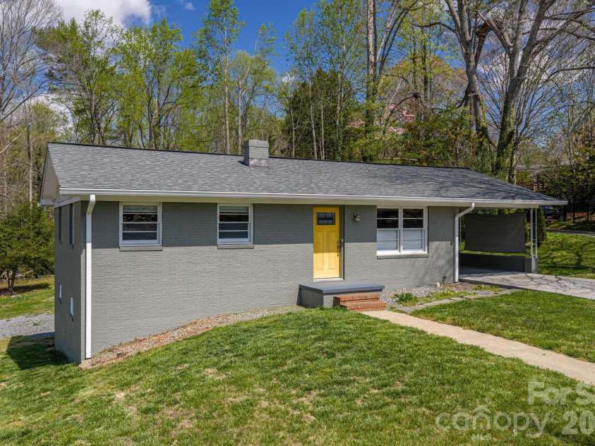 202 Clark Street, Morganton, NC 28655.  MLS# CAR4361129, YatesRealty ID 12835. Front View