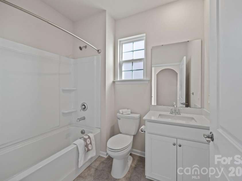 4840 Maiden Creek Way, Maiden, NC 28650.  MLS# CAR4367470, YatesRealty ID 12836. Light-filled Full Bath has arched doorway offset entry for privacy and is located next to Office/Bedroom#1