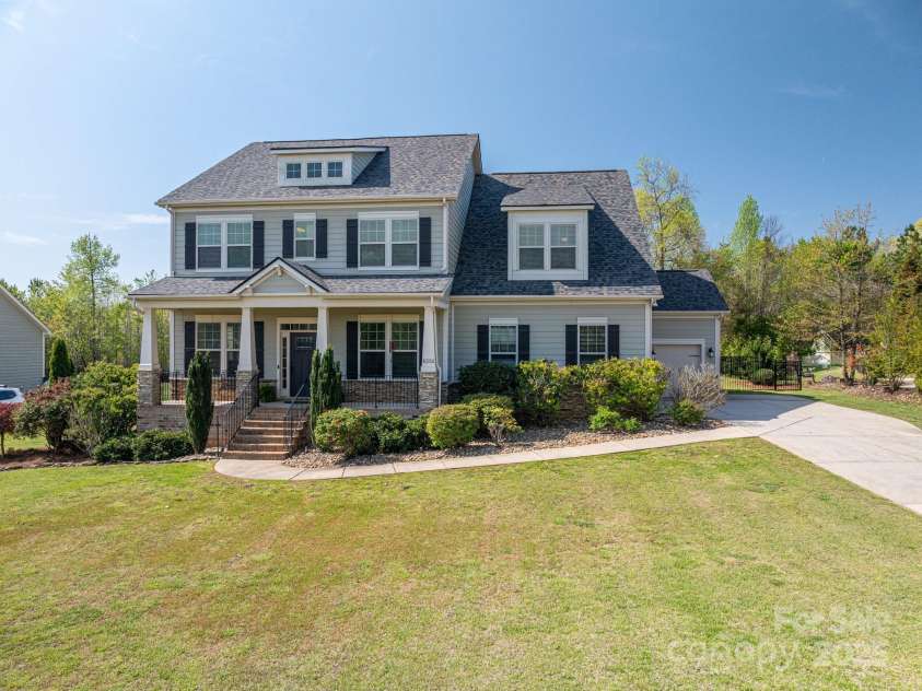 6352 Willow Farm Drive, Denver, NC 28037.  MLS# CAR4244806, YatesRealty ID 12836. Beautiful 2 story home with 3 car garage