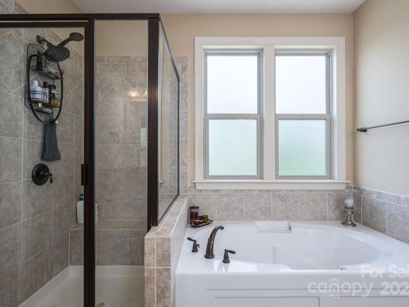 6352 Willow Farm Drive, Denver, NC 28037.  MLS# CAR4244806, YatesRealty ID 12836. Separate tub and shower