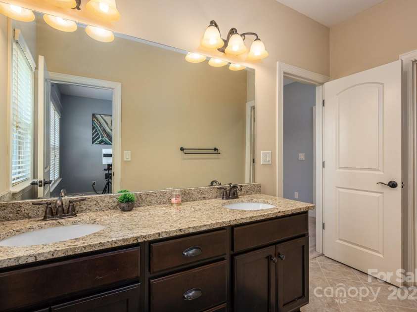 6352 Willow Farm Drive, Denver, NC 28037.  MLS# CAR4244806, YatesRealty ID 12836. This shared bathroom is situated between two bedrooms. Large vanity with granite countertops and dual vanity.