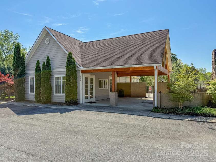 6352 Willow Farm Drive, Denver, NC 28037.  MLS# CAR4244806, YatesRealty ID 12836. Willow Farms club house