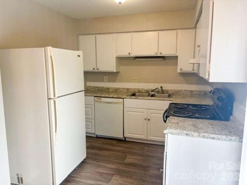 1903 Beechtree Court, Charlotte, NC 28210.  MLS# CAR4347557, YatesRealty ID 12837. 1903-28 Beechtree