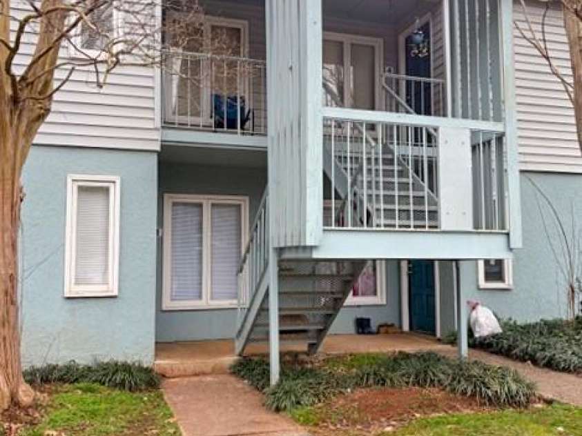 1903 Beechtree Court, Charlotte, NC 28210.  MLS# CAR4347557, YatesRealty ID 12837. 1904-3 Beechtree