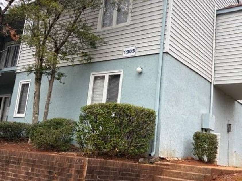 1903 Beechtree Court, Charlotte, NC 28210.  MLS# CAR4347557, YatesRealty ID 12837. 1905-35 Meadowlark